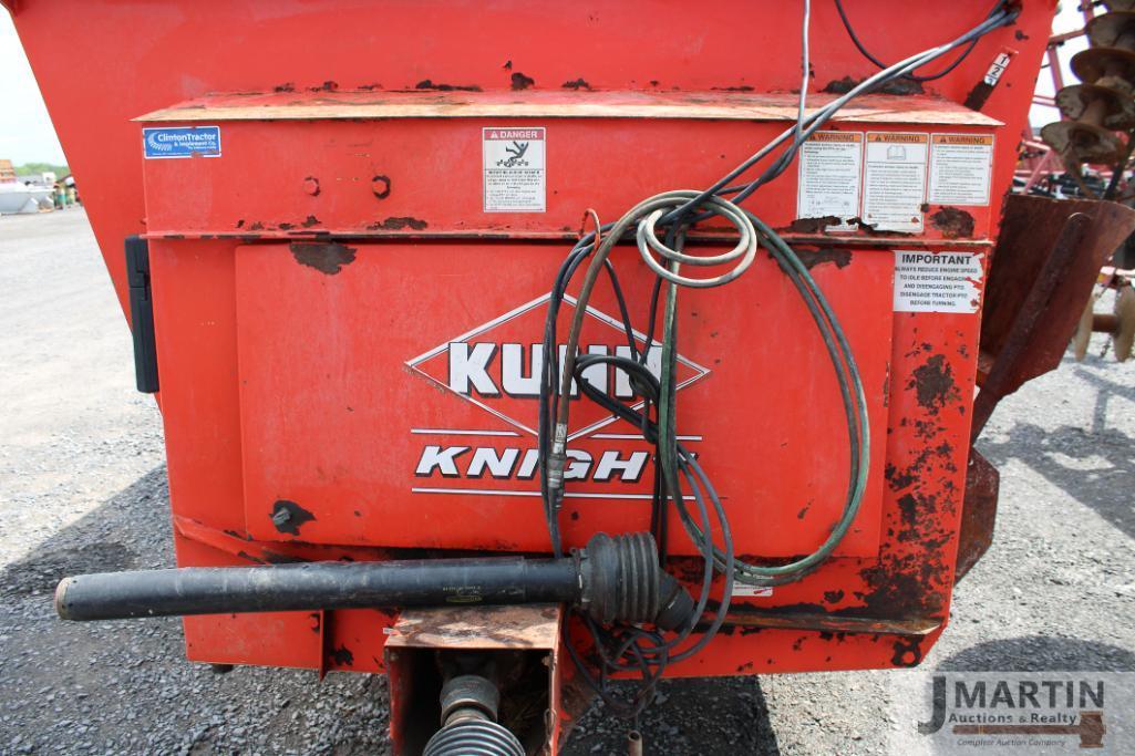 Kuhn Knight 8124 slinger spreader