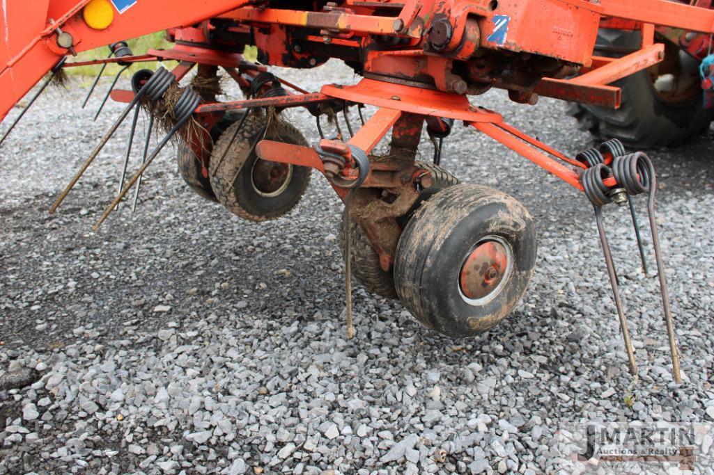 Kuhn AF 10 601 tedder