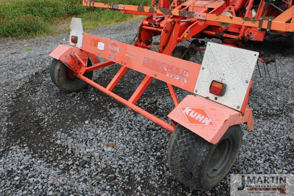 Kuhn AF 10 601 tedder