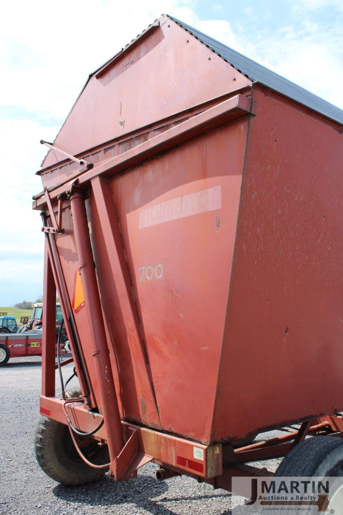 Richardson 700 side dump wagon