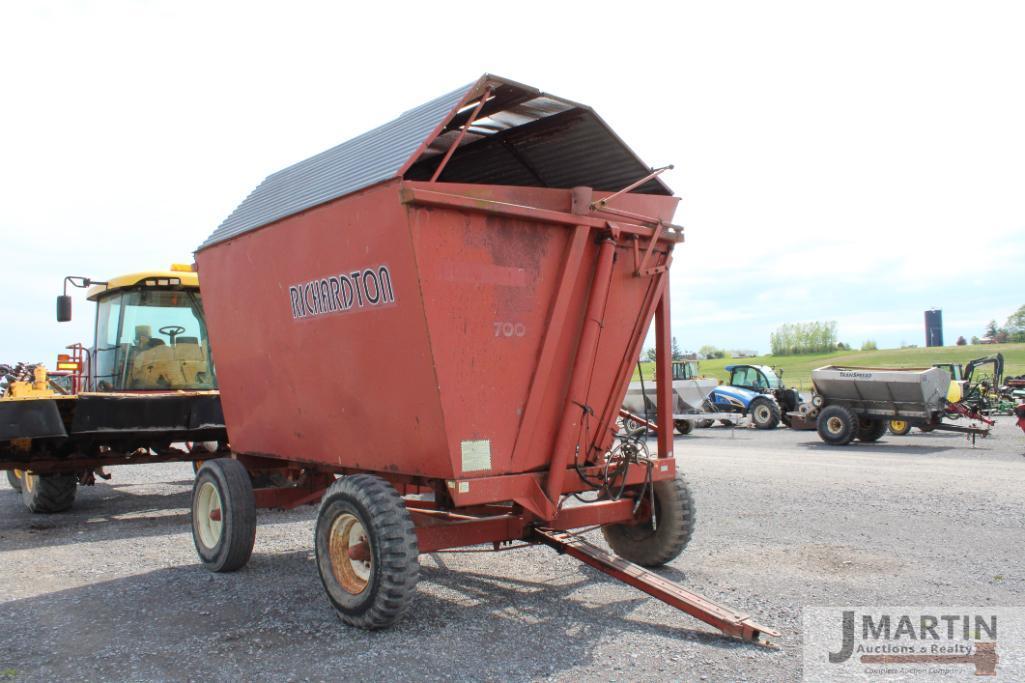 Richardson 700 side dump wagon