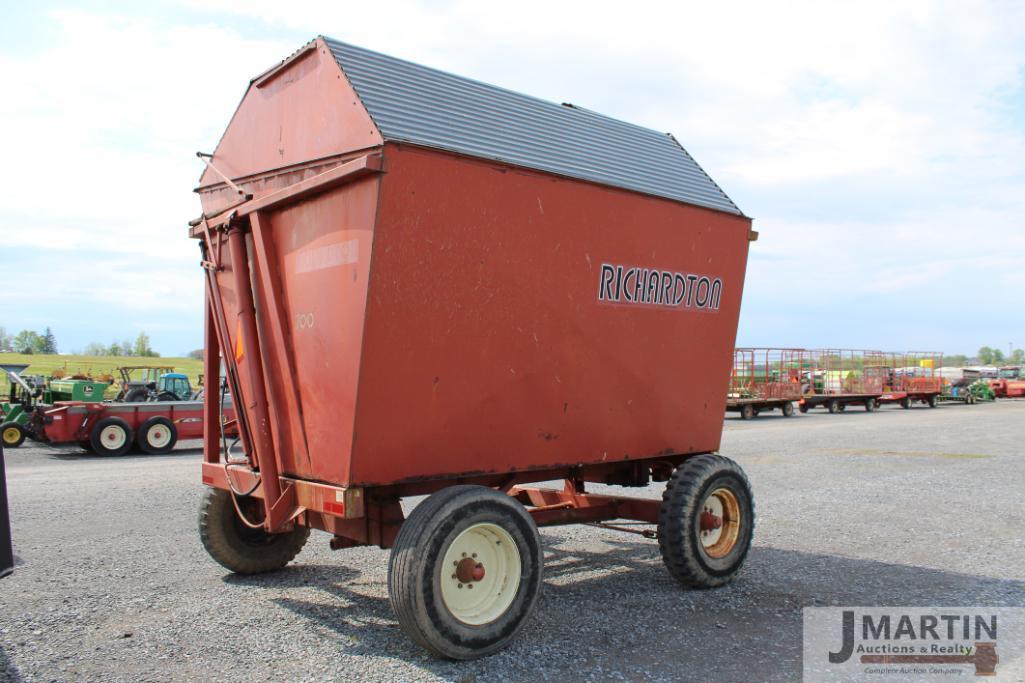 Richardson 700 side dump wagon