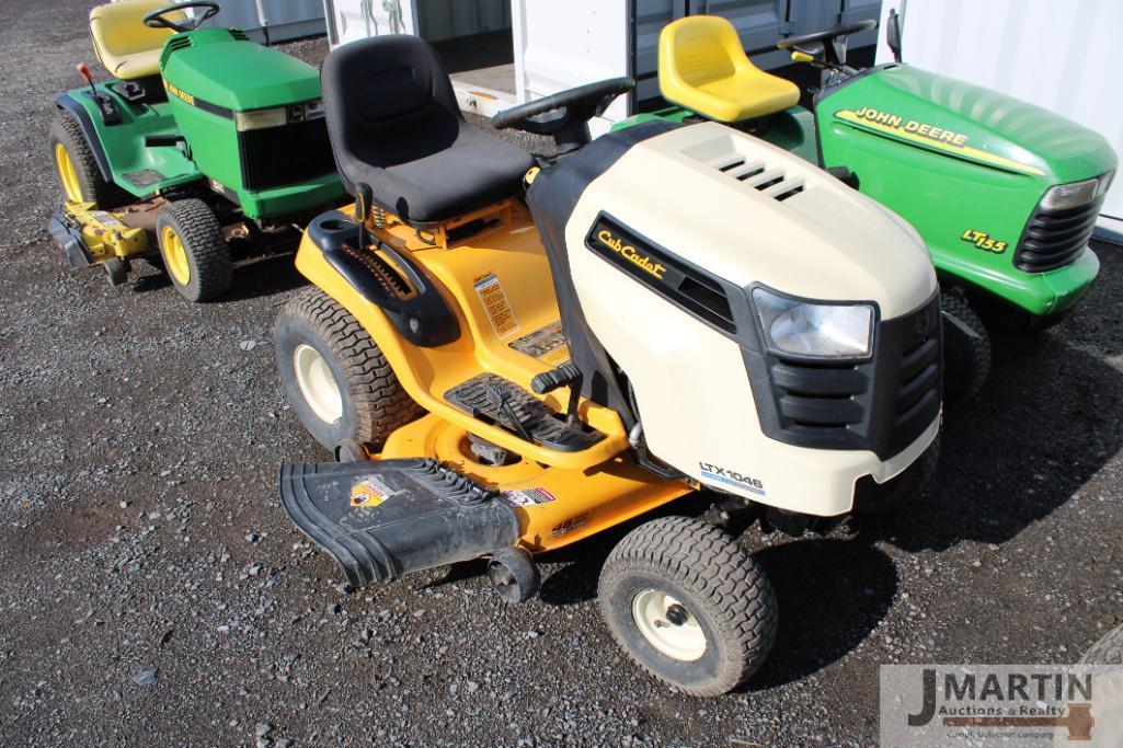 Cub Cadet 1046 riding mower