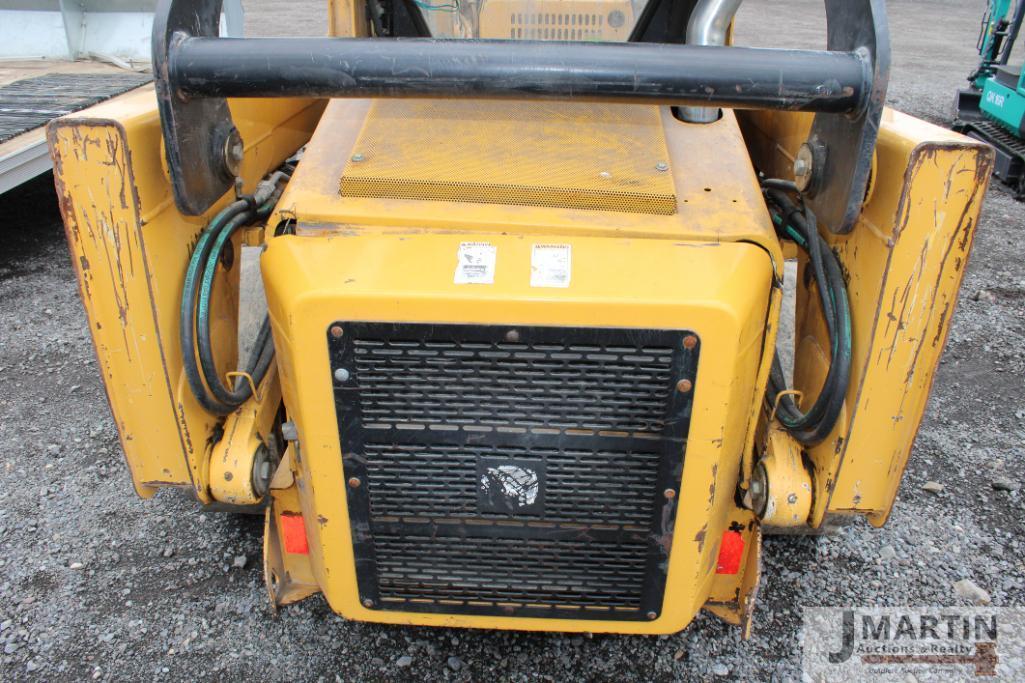 2008 JD 320 skid loader