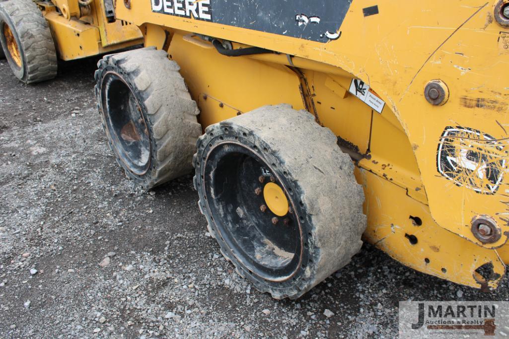 2008 JD 320 skid loader