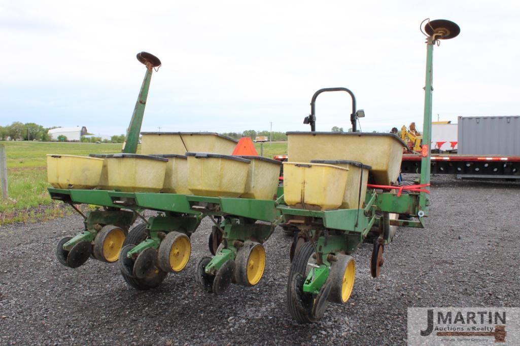 JD 7000 4 row planter