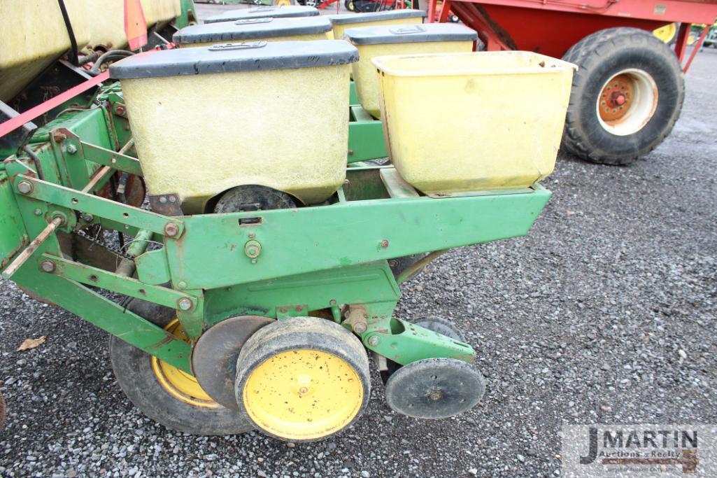 JD 7000 4 row planter