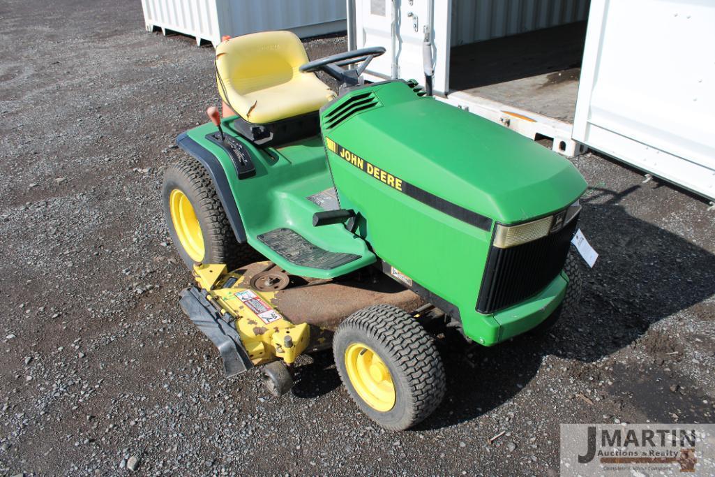 JD GT262 riding mower