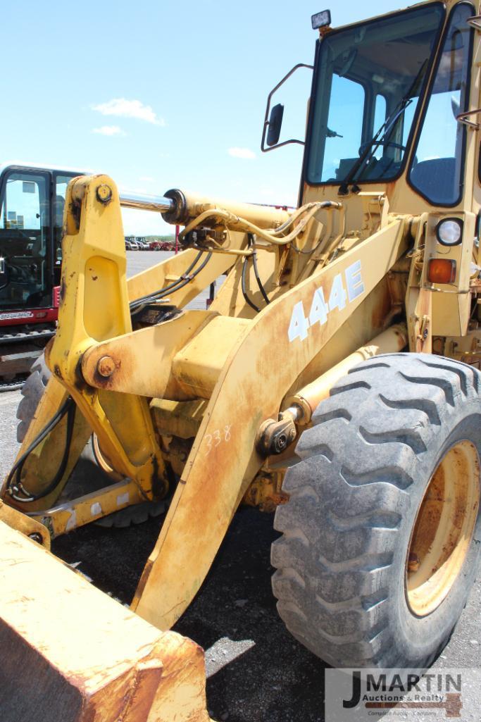 JD 444E payloader