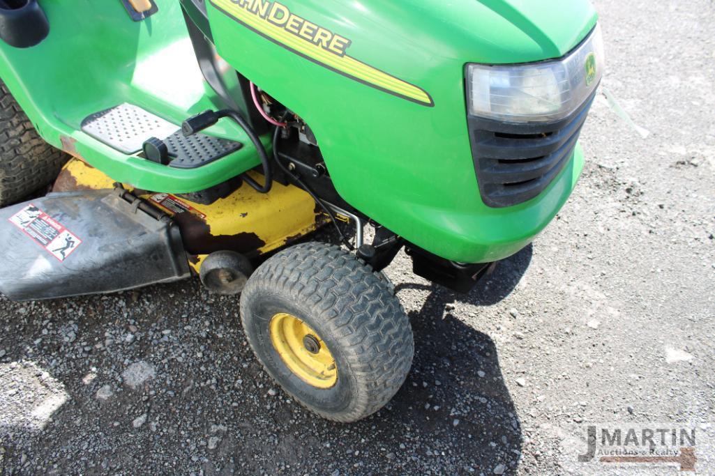 JD L118 riding mower