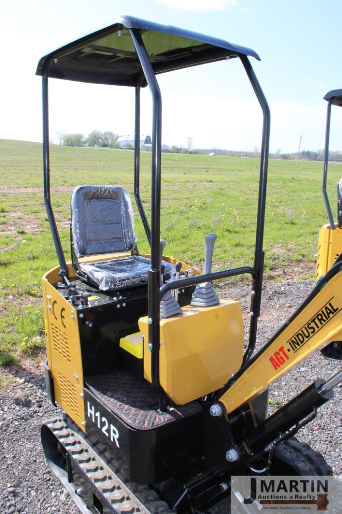 AGT Industrial H12R mini excavator