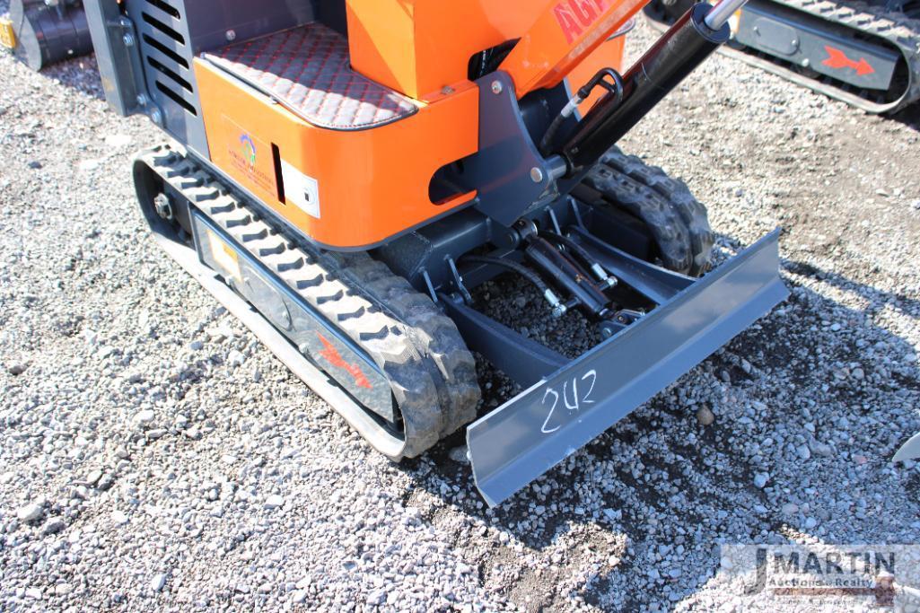 AGT Industrial LH12R mini excavator