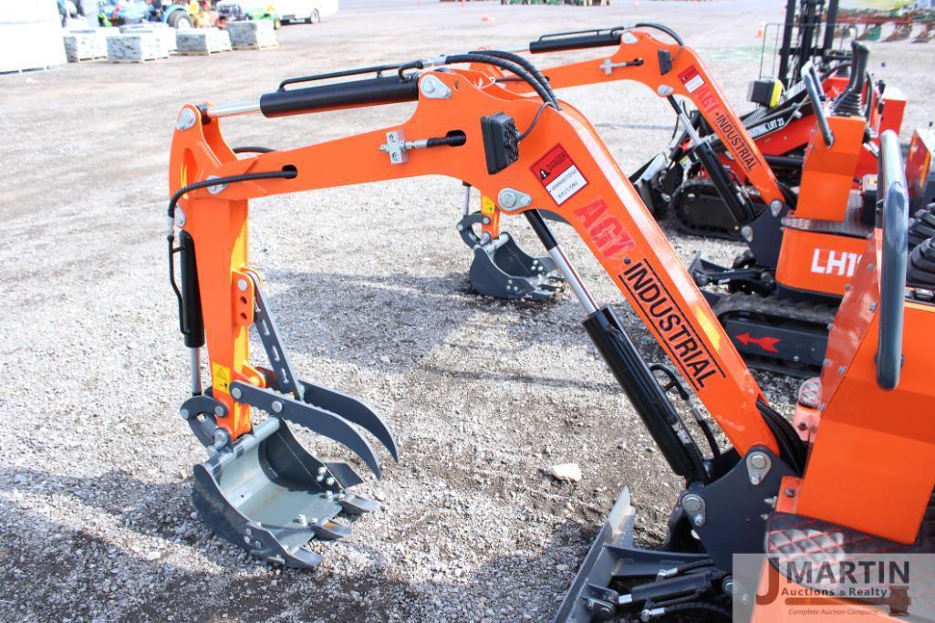 AGT Industrial LH12R mini excavator