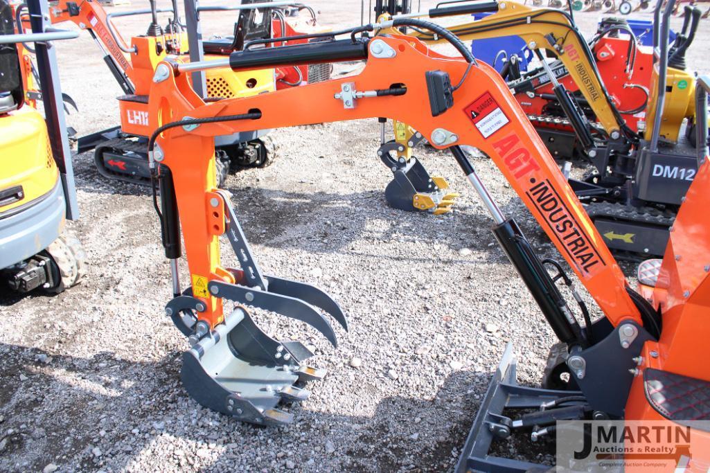 AGT Industrial LH12R mini excavator