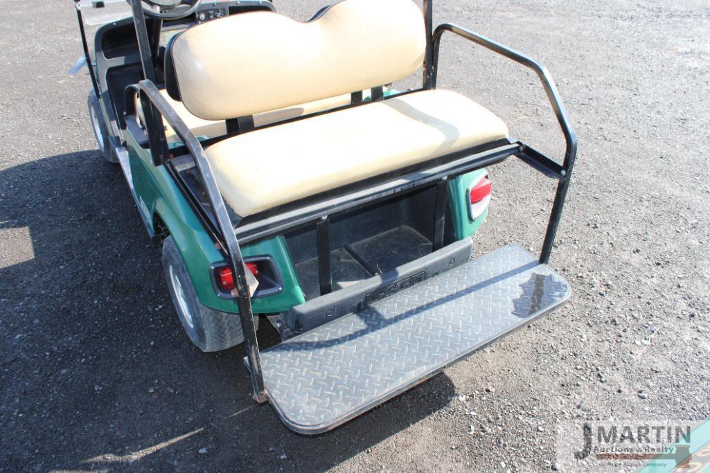 2010 EZ Go elect golf cart