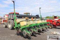 JD 7200 MaxEmerge II 6 row planter