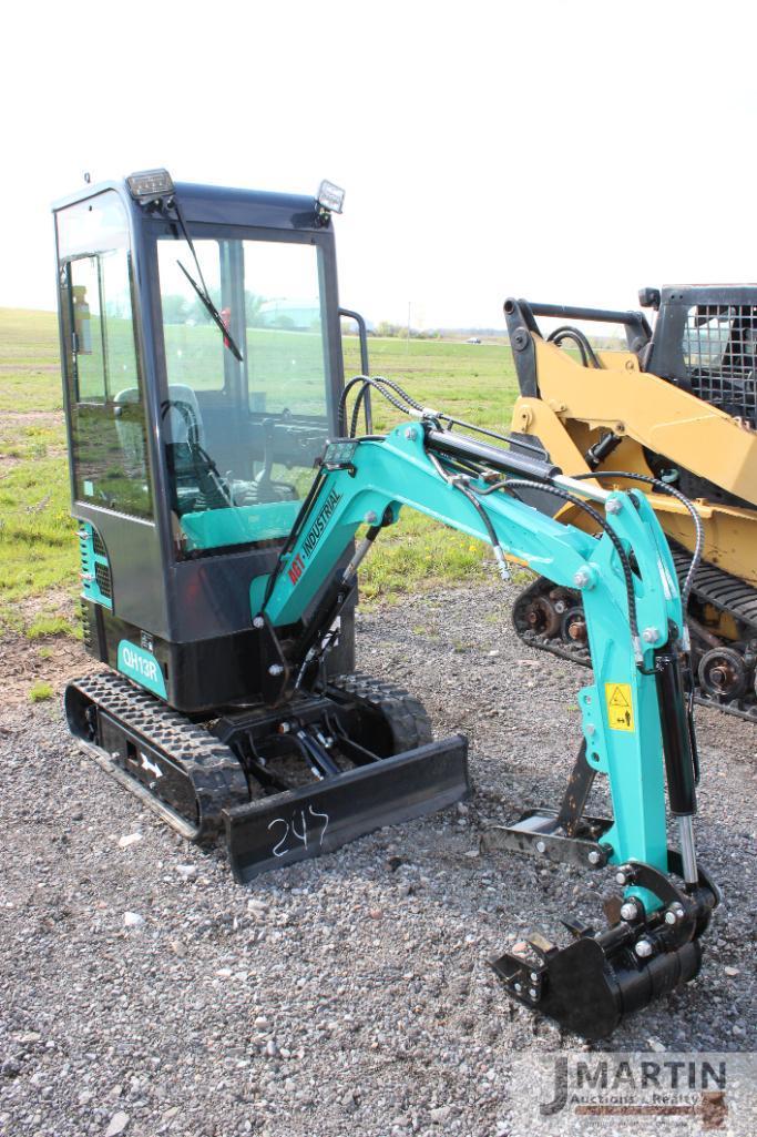 AGT Industrial QH13R mini excavator