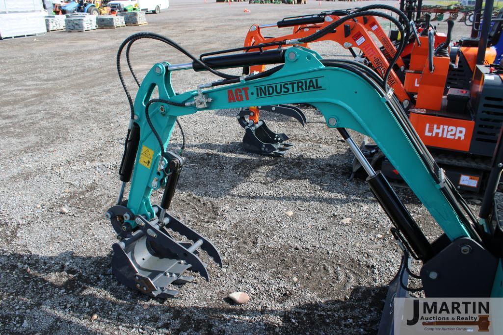 AGT Industrial QK16R mini excavator
