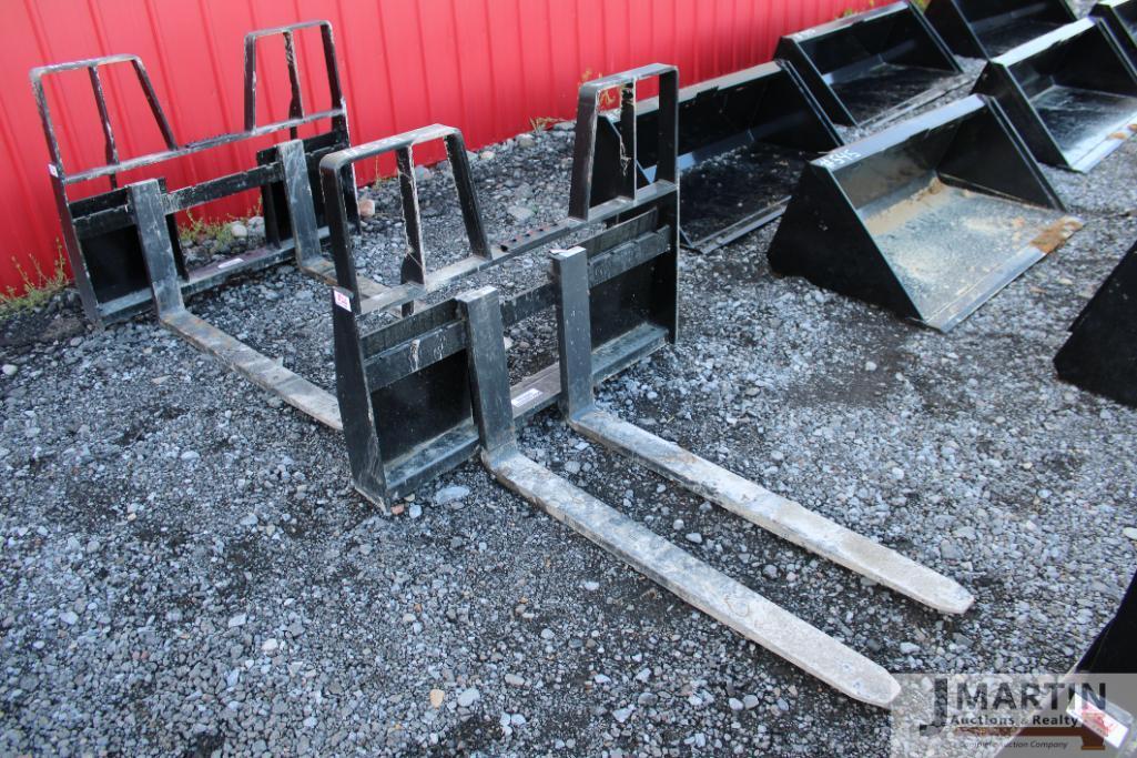 Kivel 4200# skid mount pallet forks