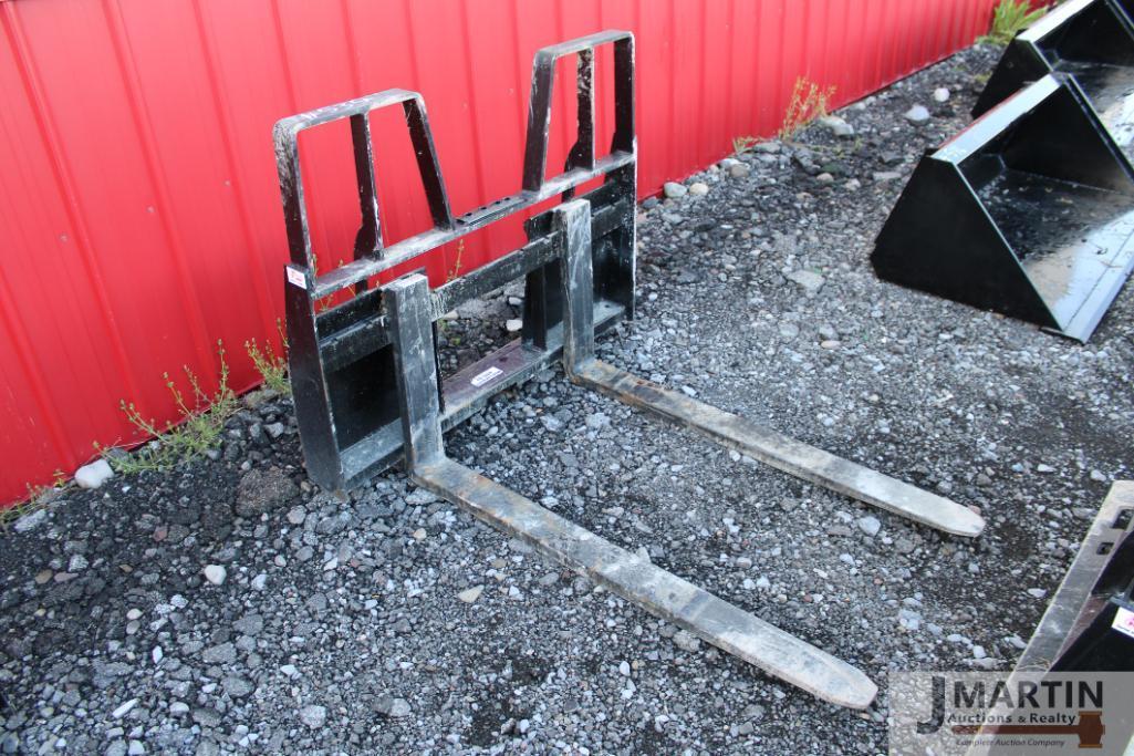 Kivel 4200# skid mount pallet forks