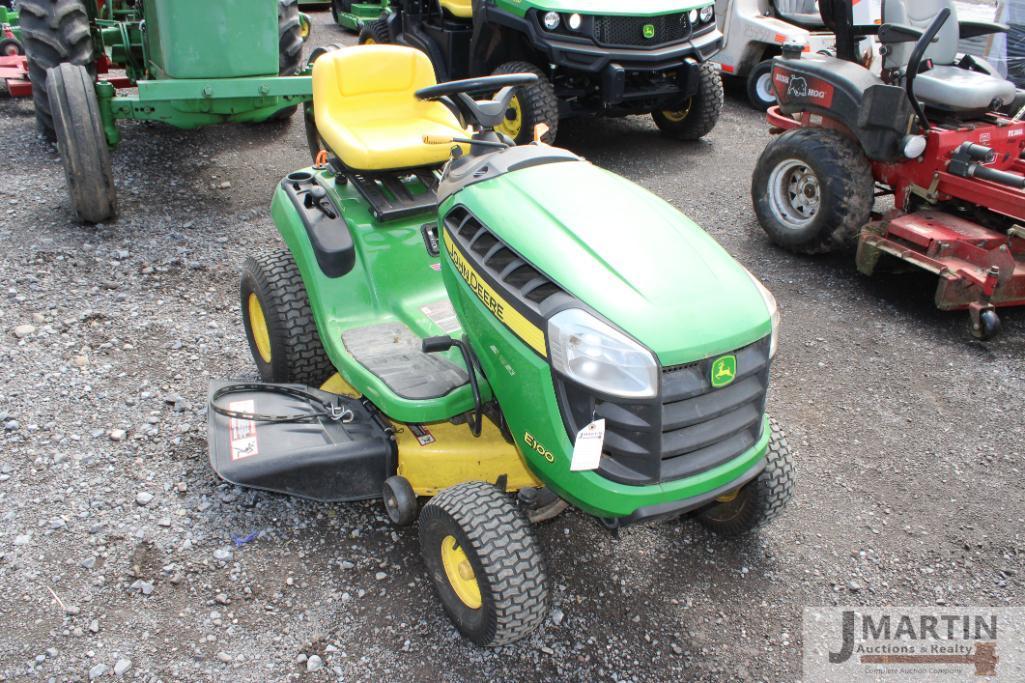 JD E100 riding mower