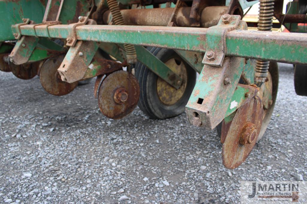 JD 7000 6 row corn planter