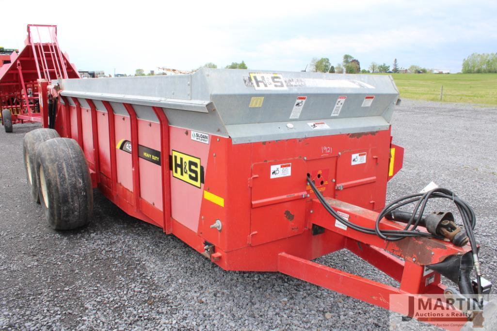 H&S 430 manure spreader