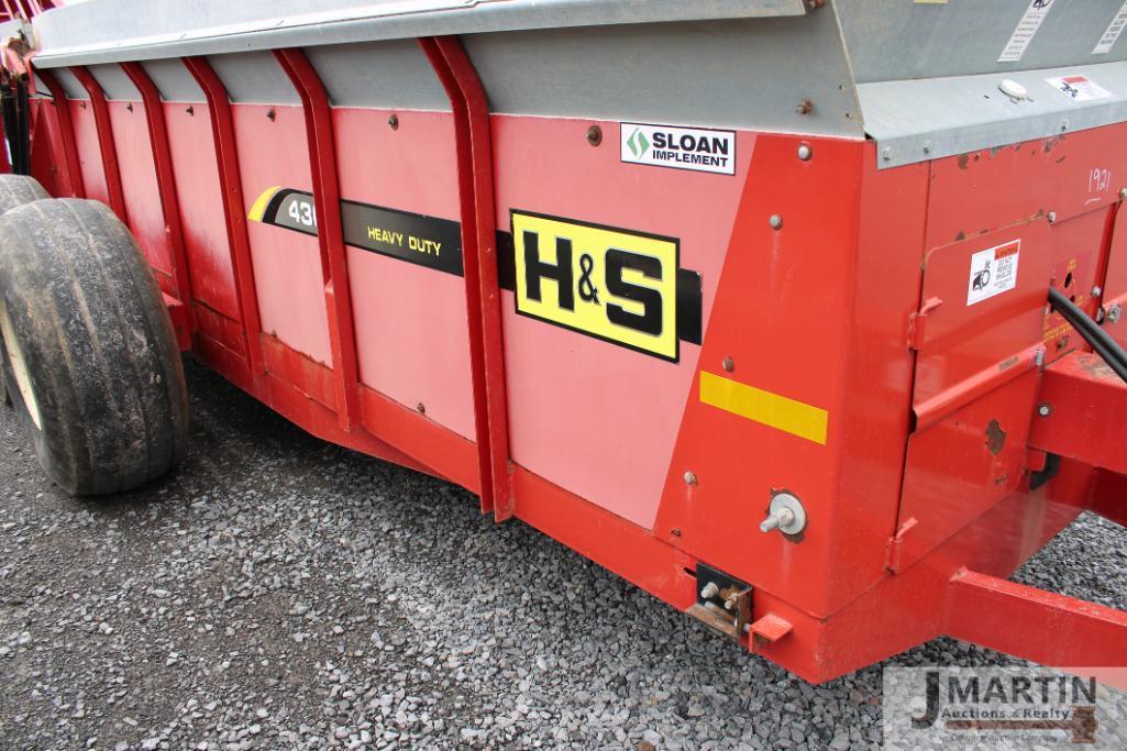 H&S 430 manure spreader