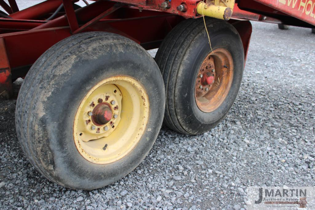 NH stackerliner 1033 small bale stacker wagon