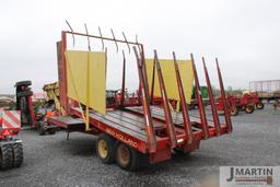 NH stackerliner 1033 small bale stacker wagon