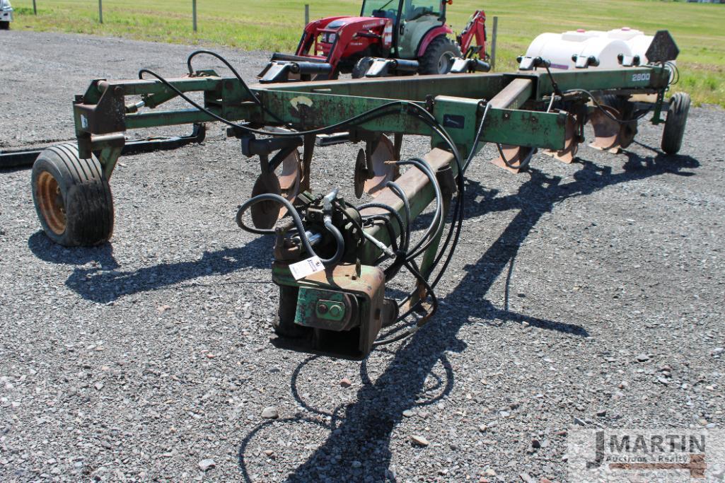 JD 2800 6 bottom plow