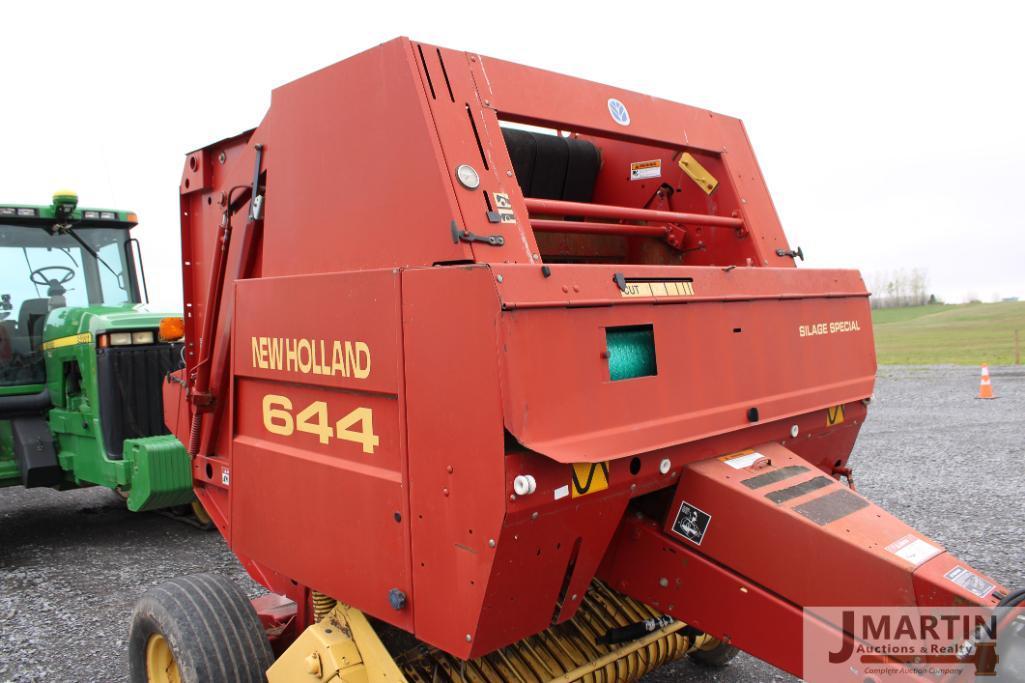 NH 644 Silage Special roud baler