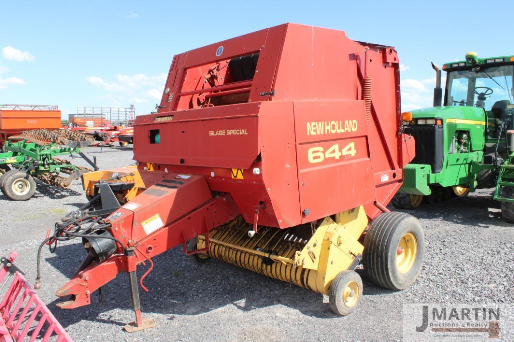 NH 644 Silage Special roud baler