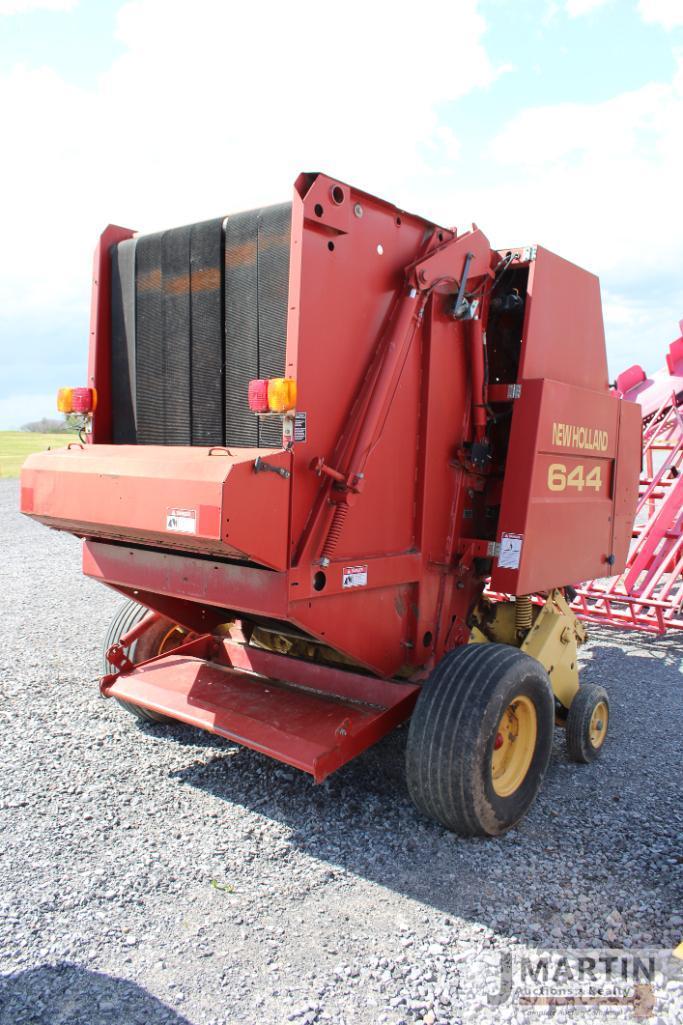 NH 644 Silage Special roud baler