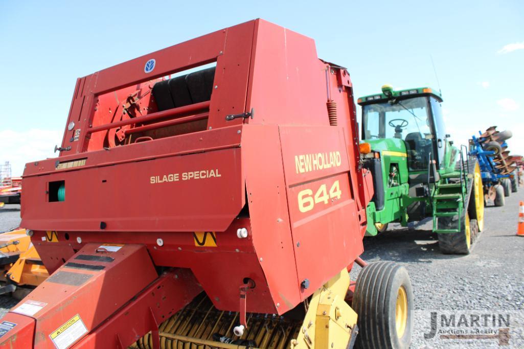 NH 644 Silage Special roud baler