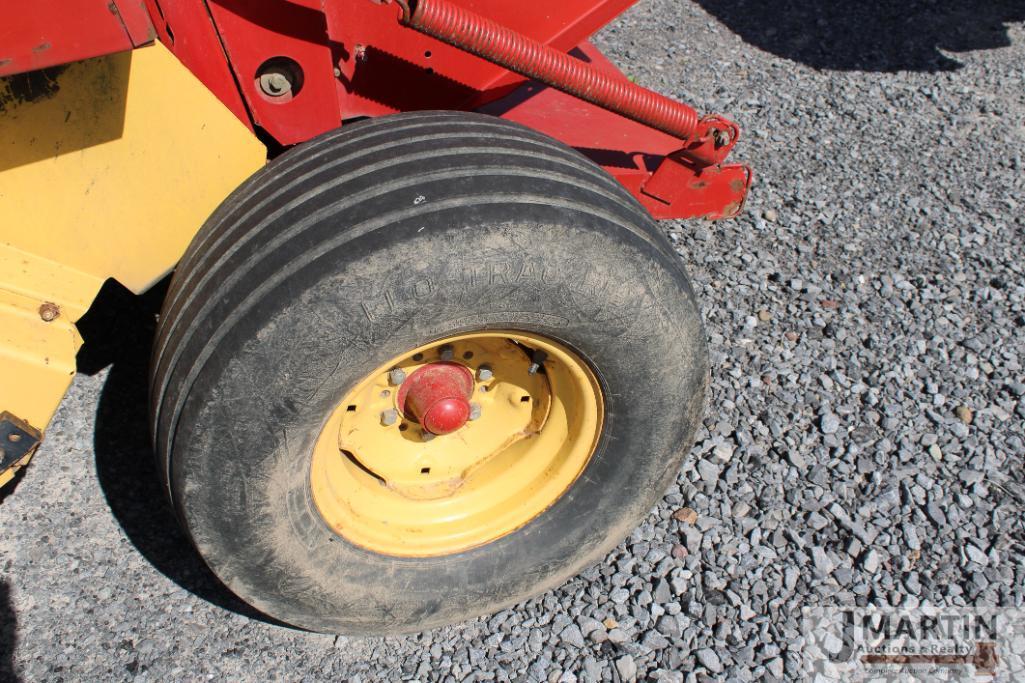 NH 644 Silage Special roud baler