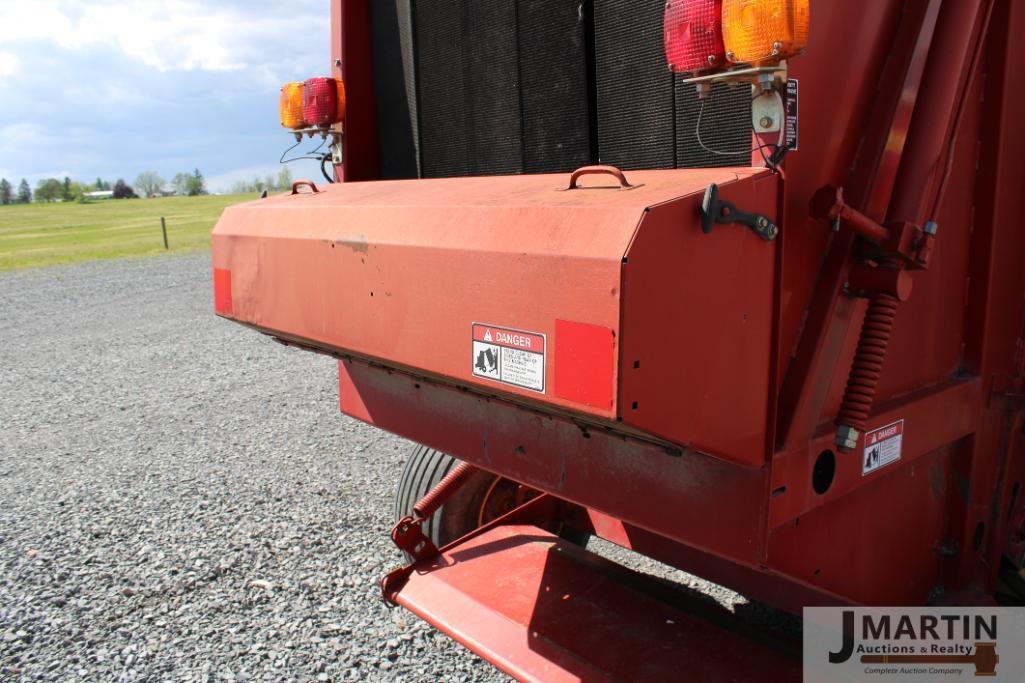 NH 644 Silage Special roud baler