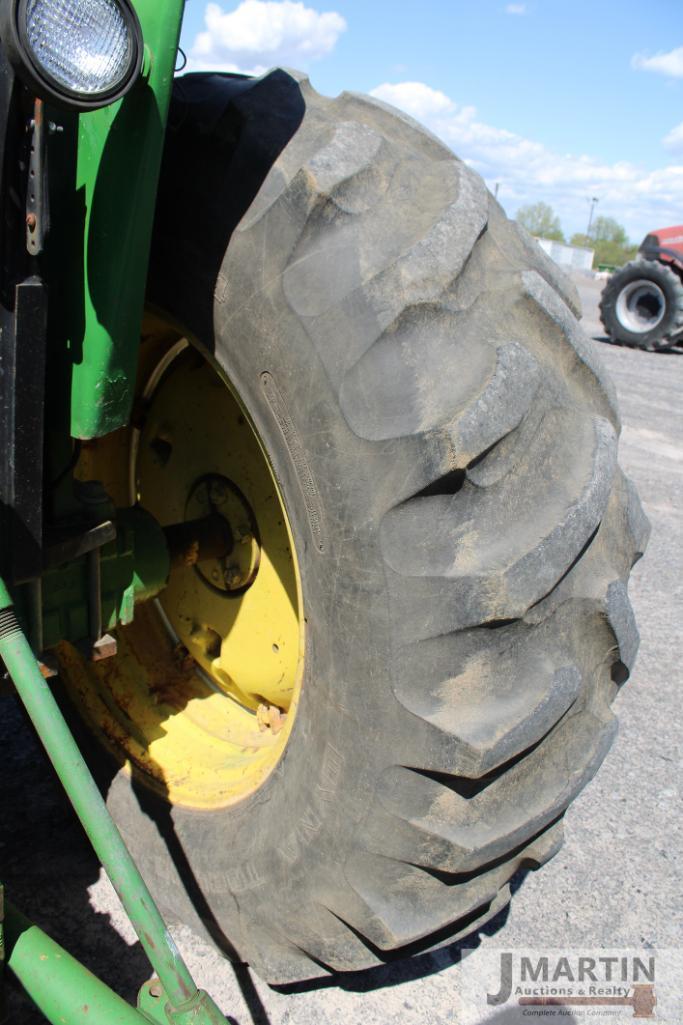 JD 2940 tractor w/ Westendorf WL-42 loader