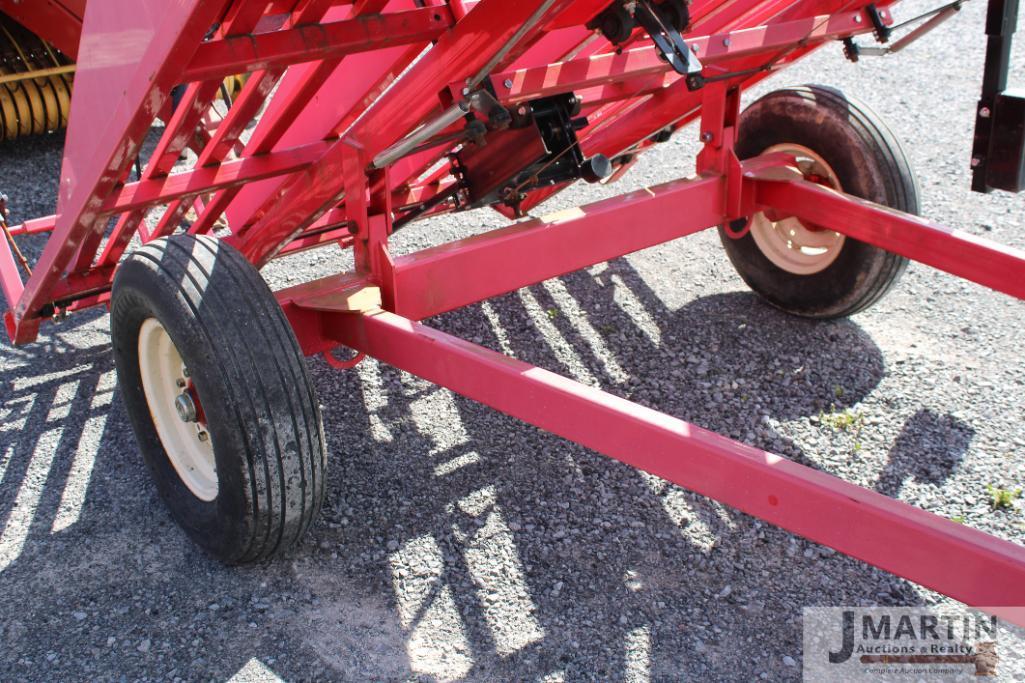 Kuhn 834F bale accumulator (used very little)