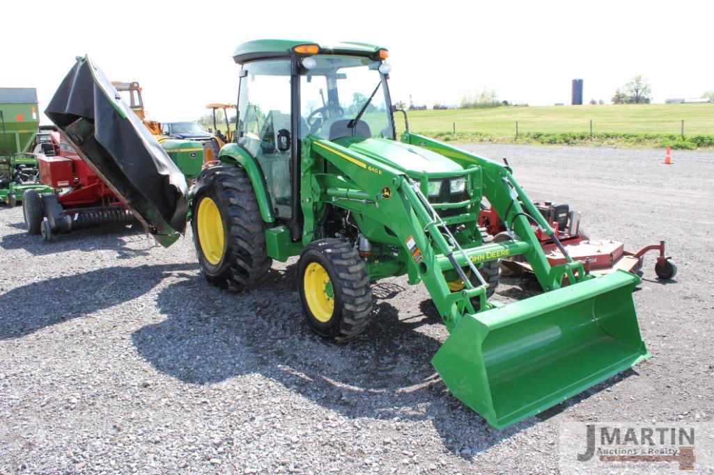 2022 JD 4052R tractor w/ 440R loader