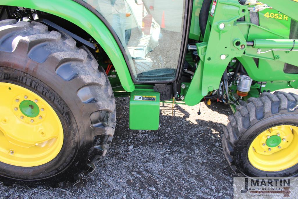 2022 JD 4052R tractor w/ 440R loader