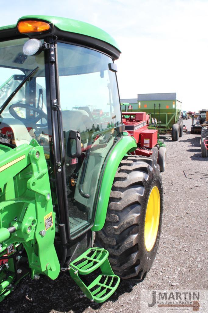 2022 JD 4052R tractor w/ 440R loader