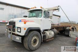2000 Mack RD6 roll-off truck