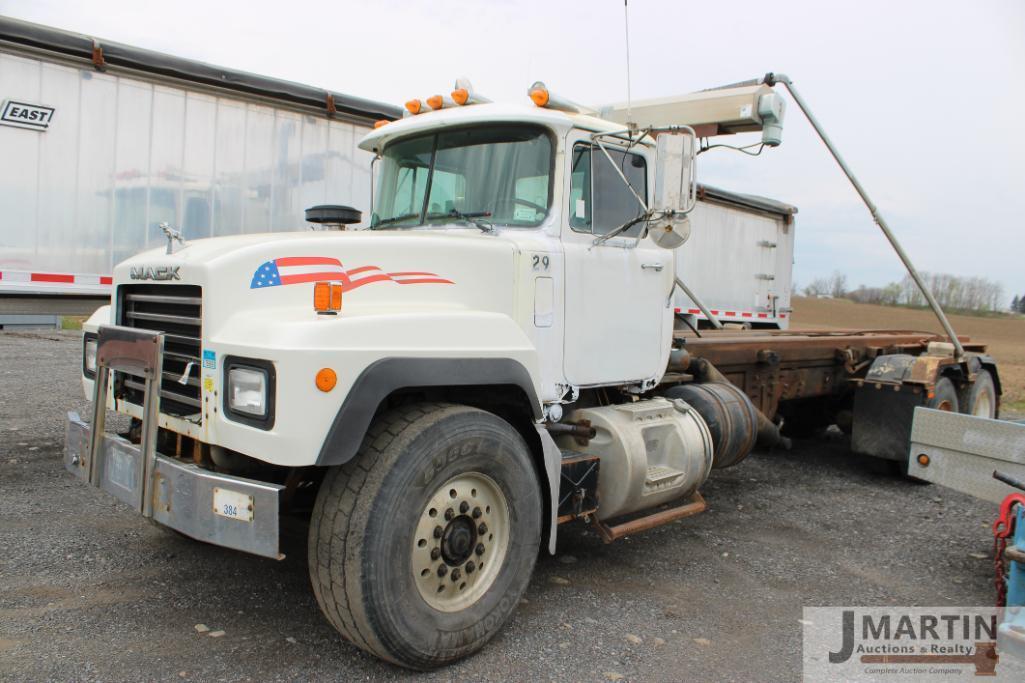 2000 Mack RD6 roll-off truck