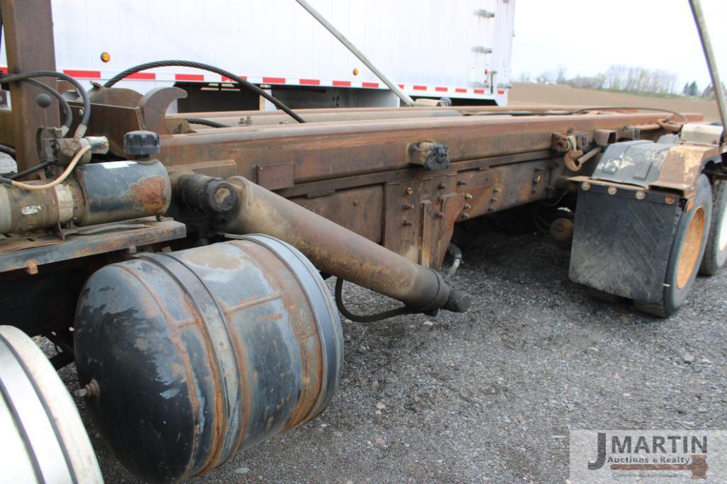 2000 Mack RD6 roll-off truck