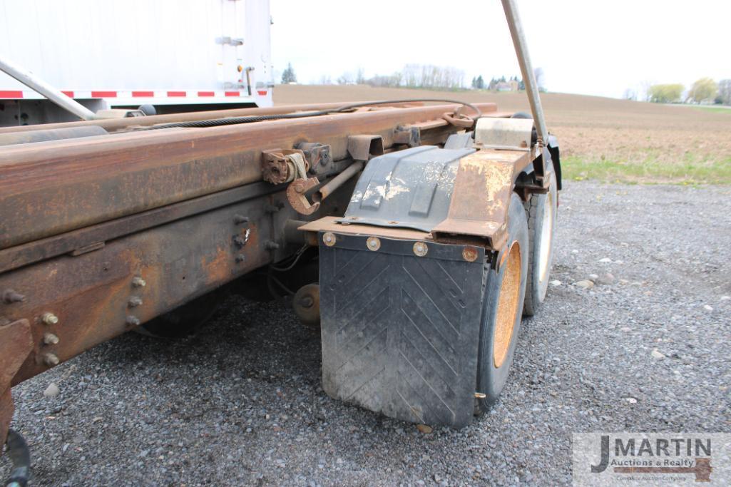 2000 Mack RD6 roll-off truck