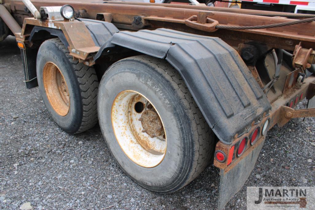 2000 Mack RD6 roll-off truck