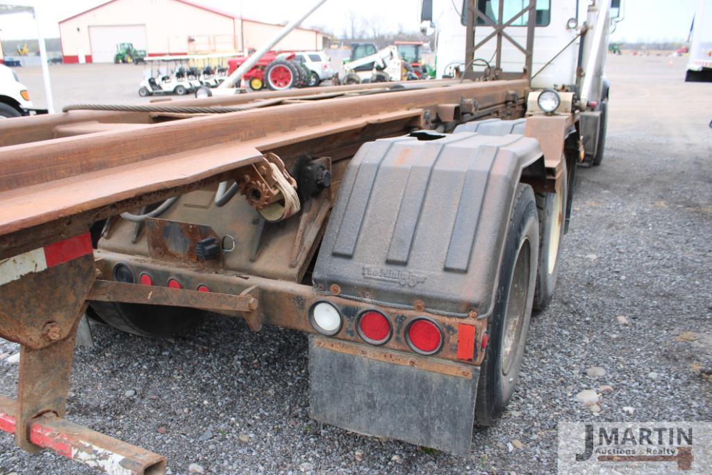 2000 Mack RD6 roll-off truck
