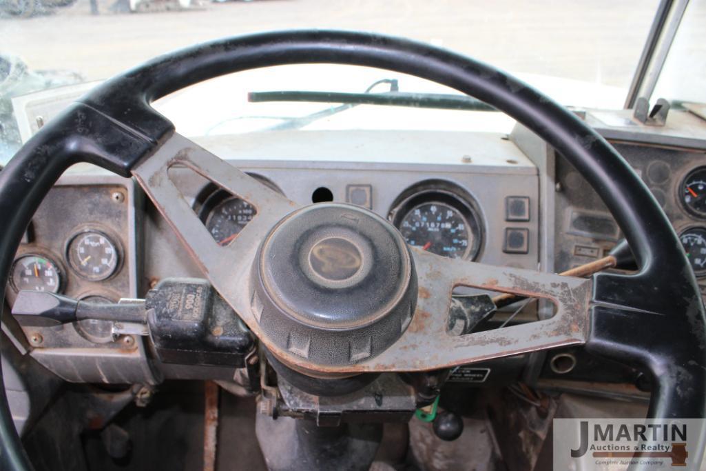 2000 Mack RD6 roll-off truck