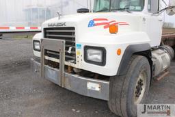 2000 Mack RD6 roll-off truck